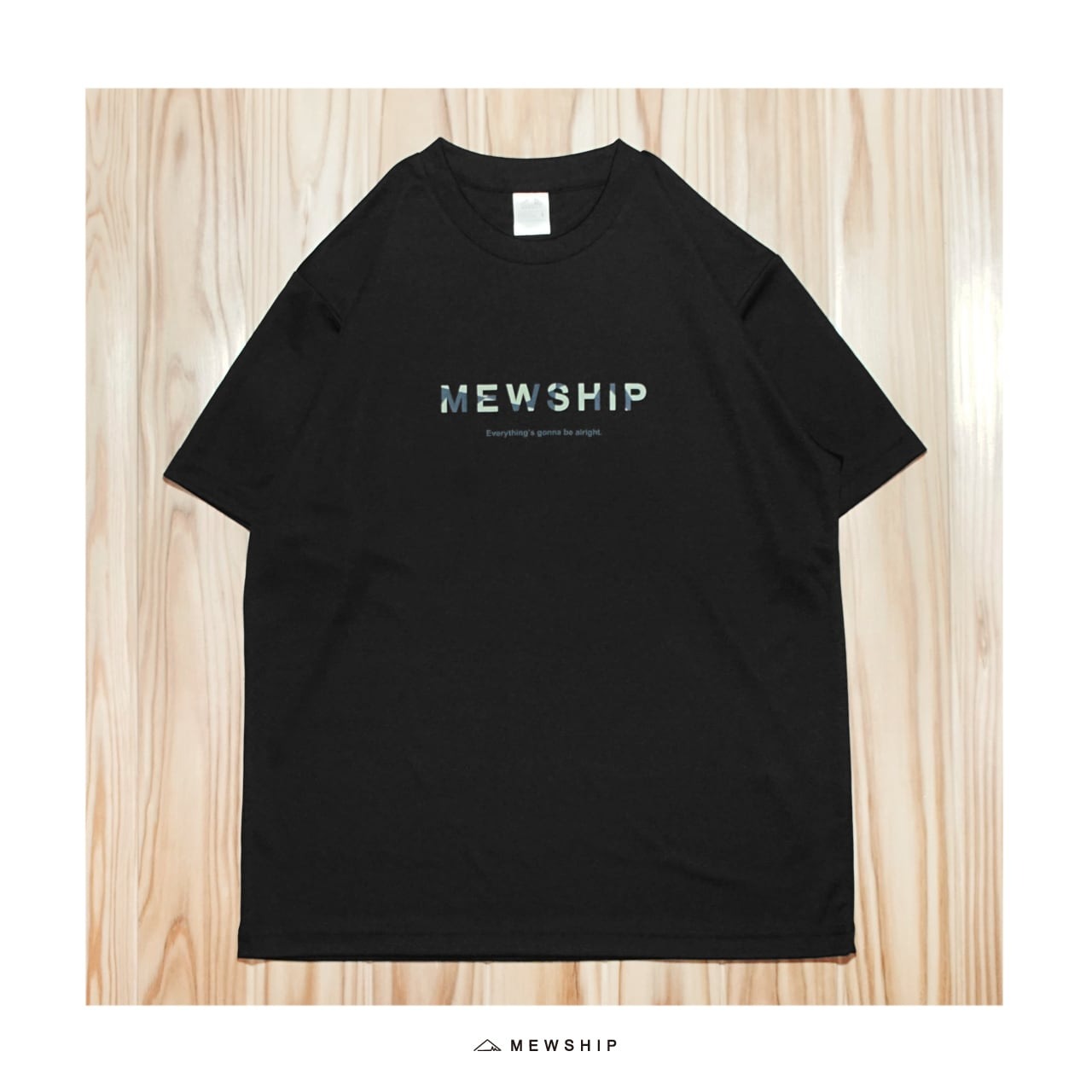 MEWSHIP SLASH LOGO S/S PL 【Black×P.Green×Navy】